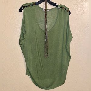 💚 New oversized green knit top with beaded strands necklace